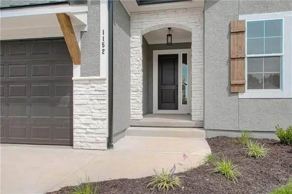 1152 SW Whitby DR, Lee's Summit, MO 64083