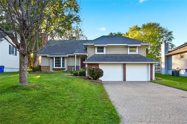 13929 S Summertree LN, Olathe, KS 66062