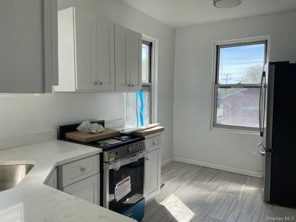 285 Central AVE #E5, Lawrence, NY 11559