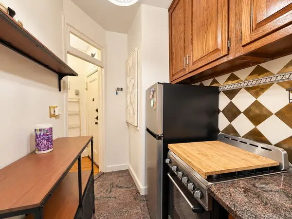 38-30 Douglaston Pkwy #3C, Douglaston, NY 11363