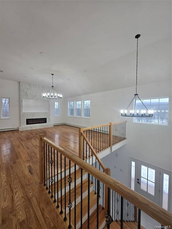470 State Route 211, Cuddebackville, NY 12729