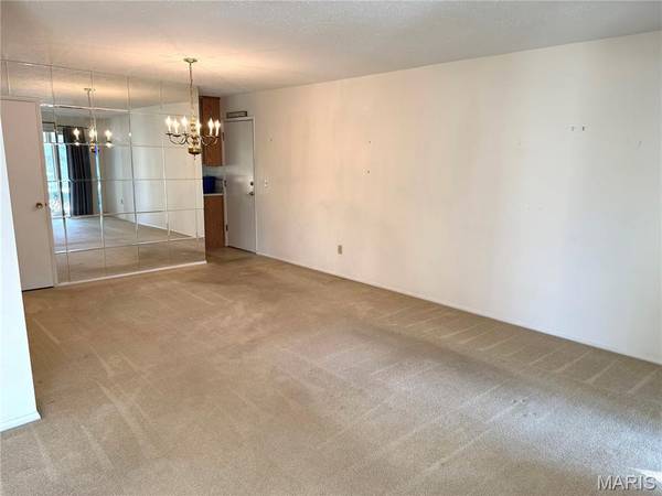 828 Country Heights CT, Manchester, MO 63021
