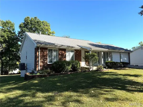 828 Country Heights CT, Manchester, MO 63021