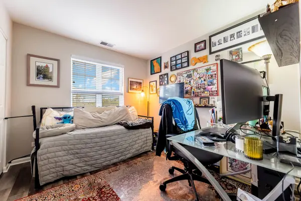 671 W Division ST #C, Chicago, IL 60610