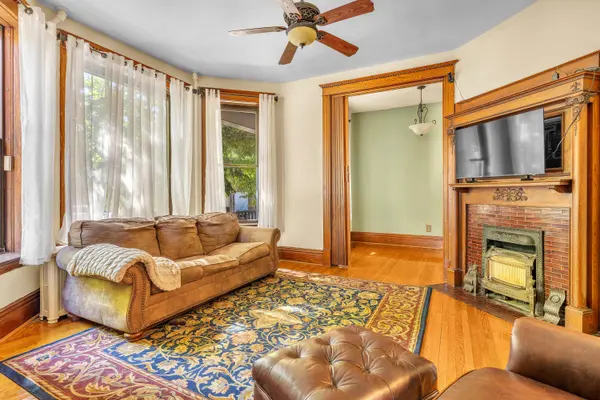 1646 Cleveland AVE, Whiting, IN 46394