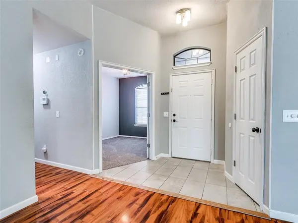 908 SE 38th ST, Moore, OK 73160