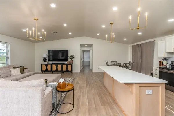 208 W Hollie RD, Okemah, OK 74859