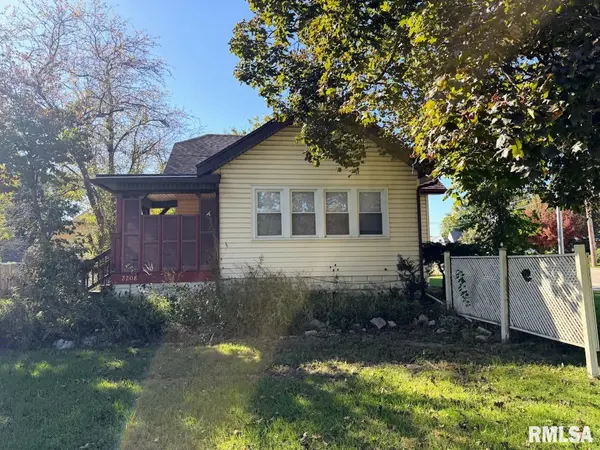 2208 W FORREST HILL AVE, Peoria, IL 61604