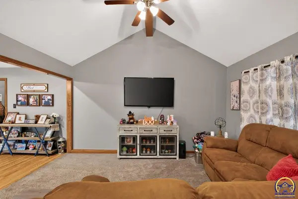 107 Karen DR, Holton, KS 66436