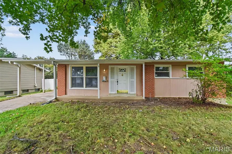 2295 Liberty DR, Florissant, MO 63031