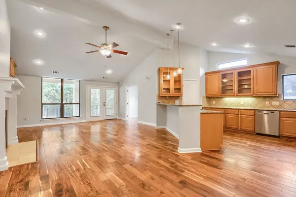 515 Rolling Green DR, Lakeway, TX 78734
