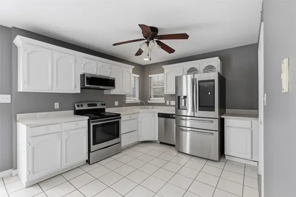 115 Clarks Grove LN, Hutto, TX 78634