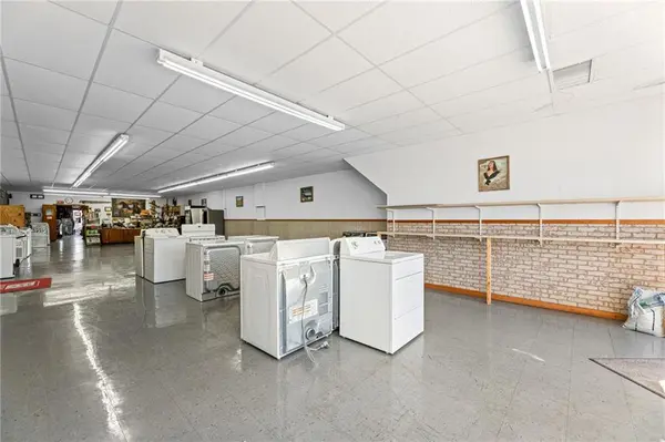 11 N Jefferson AVE, Iola, KS 66749