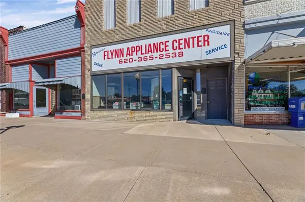 11 N Jefferson AVE, Iola, KS 66749