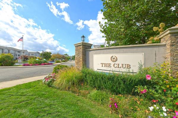 212 Clubhouse CIR #212, Melville, NY 11747
