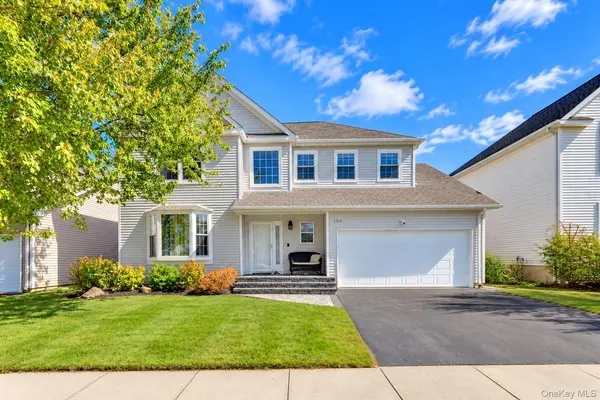 184 Cranberry CT, Melville, NY 11747