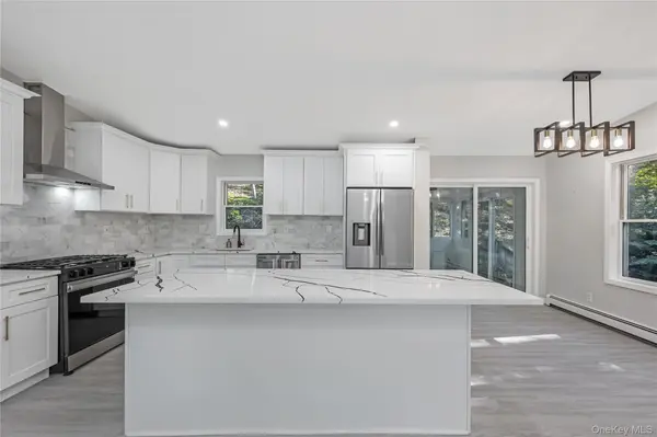 644 BREAD AND CHEESE HOLLOW RD, Huntington, NY 11768