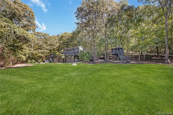 644 BREAD AND CHEESE HOLLOW RD, Huntington, NY 11768