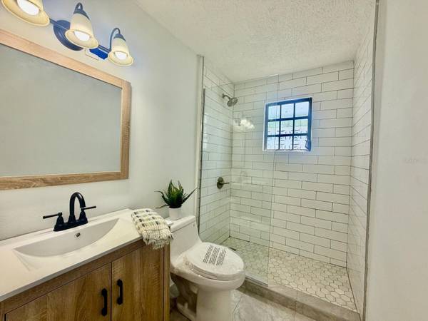 2KR GUAM ST #885B, San Juan, PR 00924