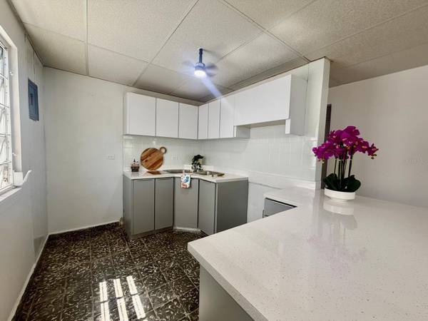 2KR GUAM ST #885B, San Juan, PR 00924