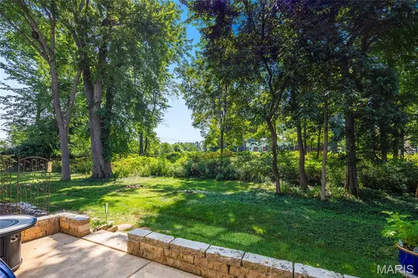 1049 Cambridge Way DR, Chesterfield, MO 63017