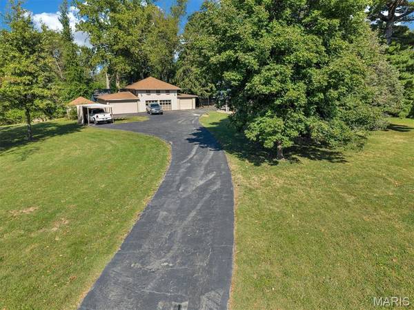10305 Thorpe AVE, St Louis, MO 63114