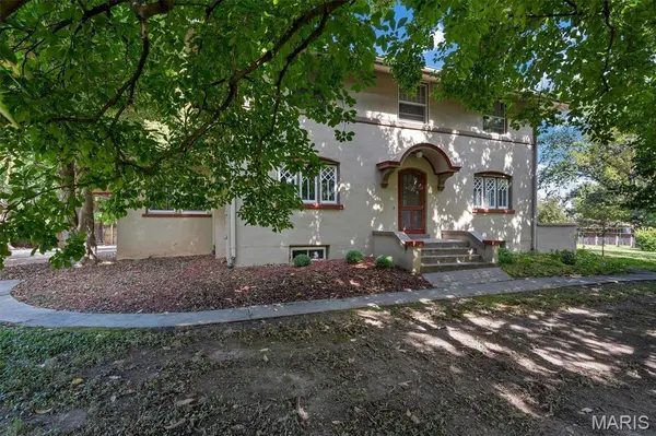 10305 Thorpe AVE, St Louis, MO 63114