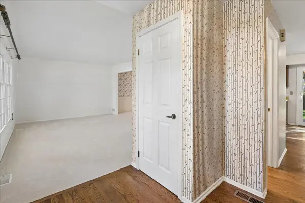 5 Malvern LN, Vernon Hills, IL 60061