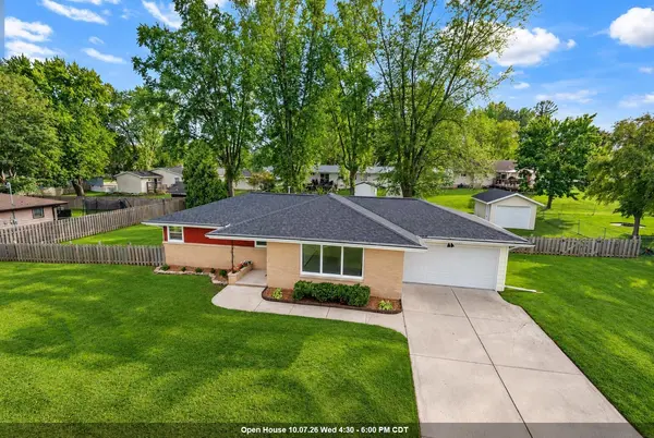 1607 CORMIER RD, Green Bay, WI 54313-7910