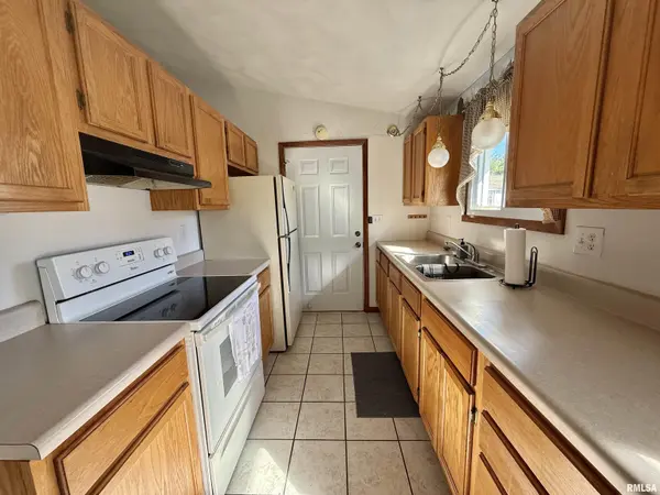 307 N 15TH AVE, Canton, IL 61520