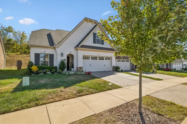 911 Cherry Grove Dr, Hendersonville, TN 37075