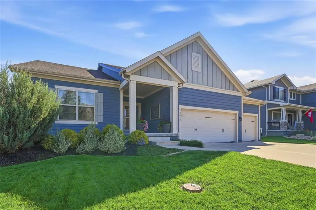 12073 S Pine ST, Olathe, KS 66061