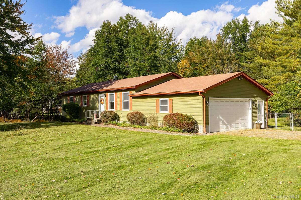 15 Elizabeth DR, Tivoli, NY 12583