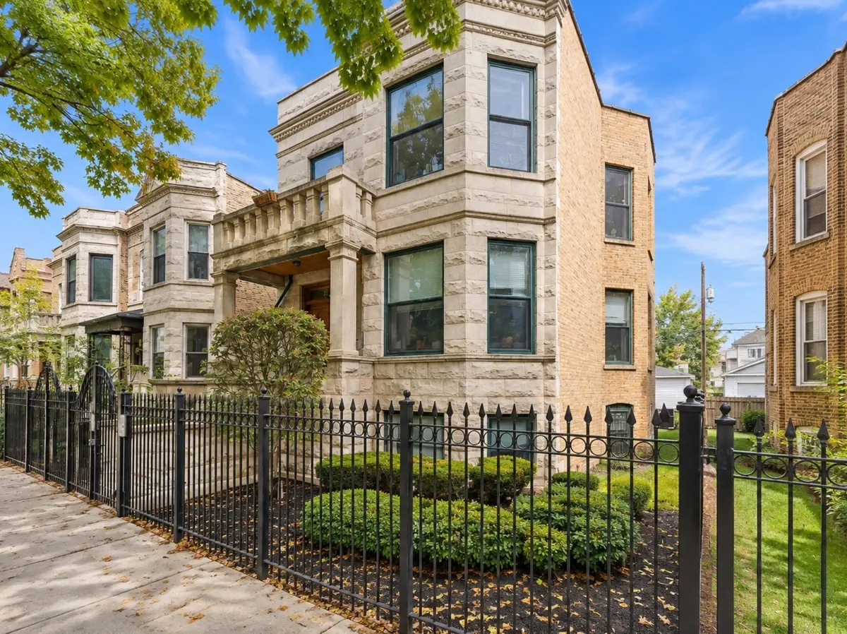 3244 W Potomac AVE W, Chicago, IL 60651