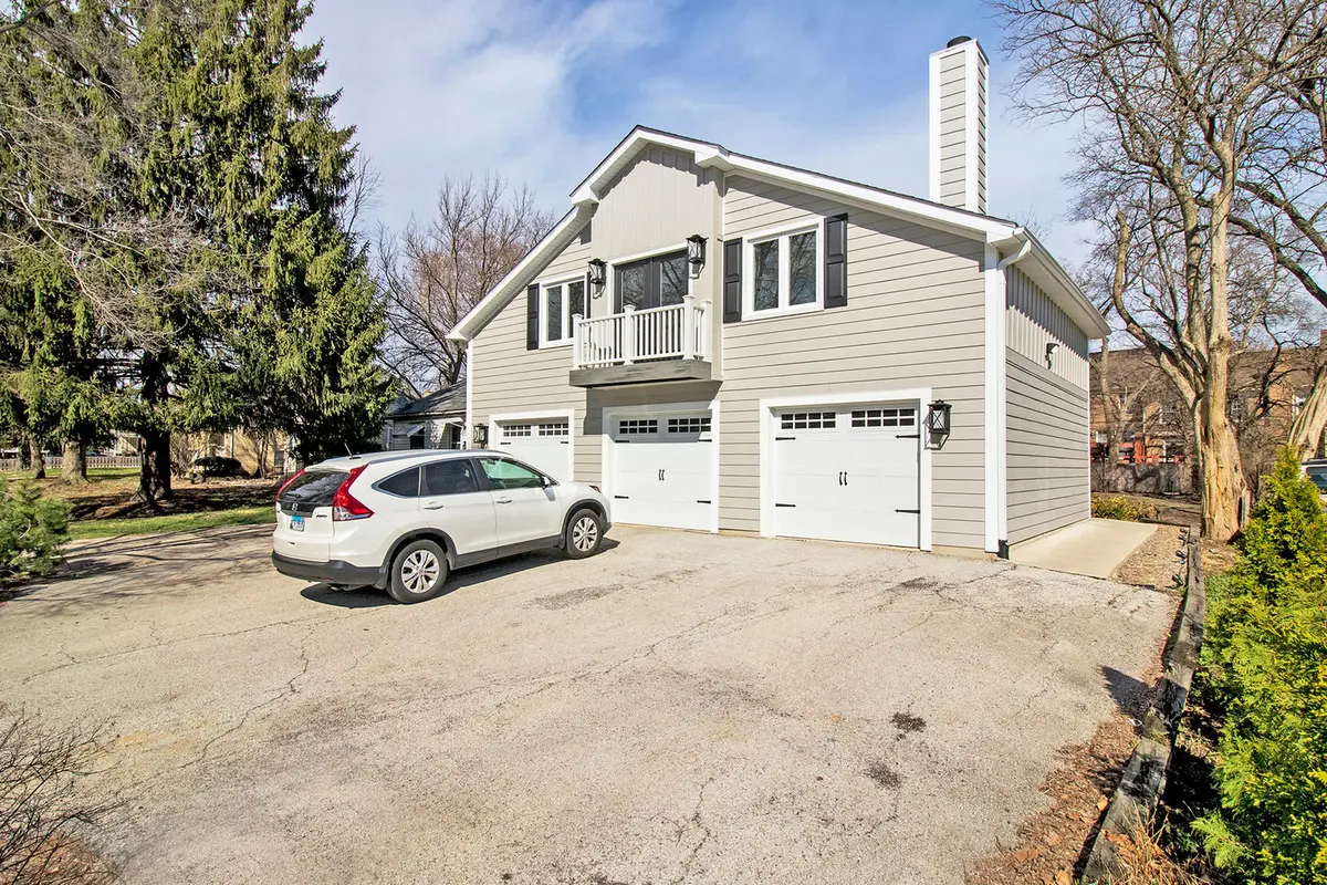 812 N Sleight ST #1, Naperville, IL 60563