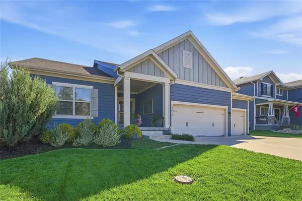12073 S Pine ST, Olathe, KS 66061