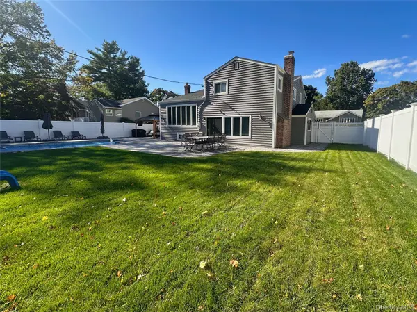 29 Voorhis DR, Old Bethpage, NY 11804