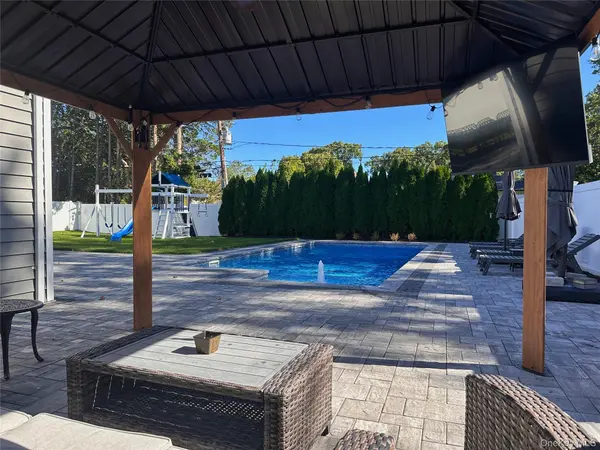 29 Voorhis DR, Old Bethpage, NY 11804