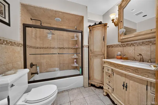 40-45 193rd ST, Flushing, NY 11358