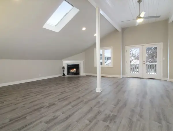 812 N Sleight ST #1, Naperville, IL 60563