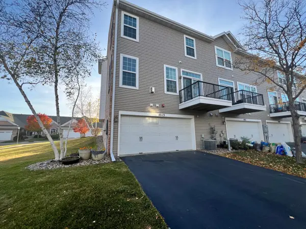 10113 Indigo DR, Eden Prairie, MN 55347