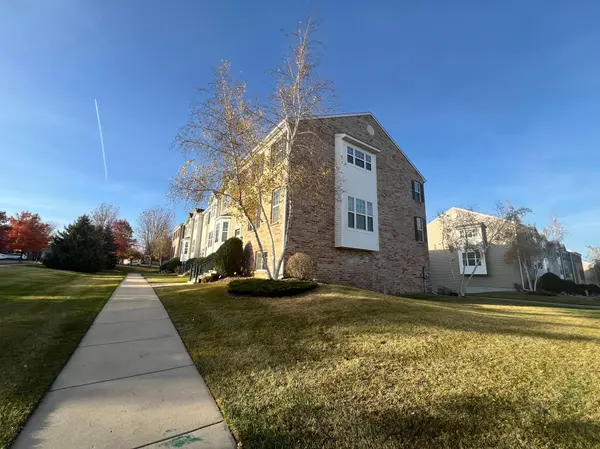 10113 Indigo DR, Eden Prairie, MN 55347