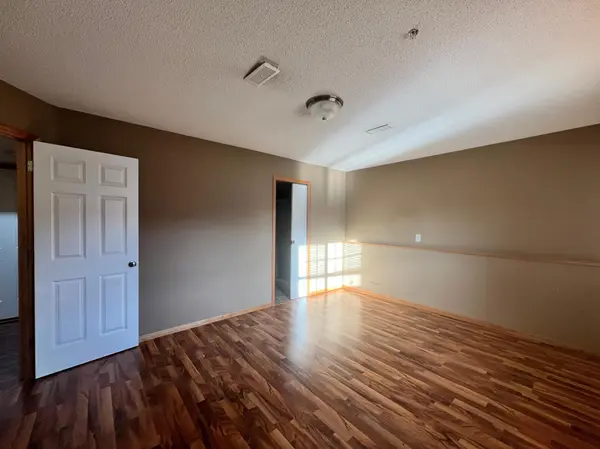 10113 Indigo DR, Eden Prairie, MN 55347