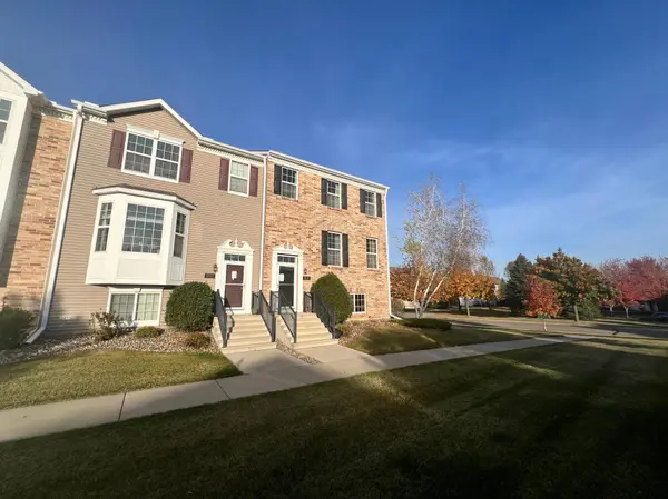 10113 Indigo DR, Eden Prairie, MN 55347