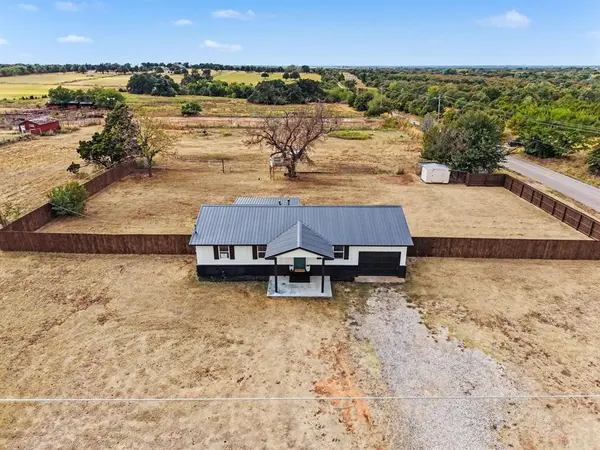 9209 S Sooner RD, Guthrie, OK 73044