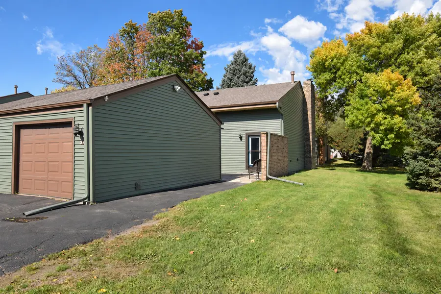 37 Marie AVE E, West Saint Paul, MN 55118