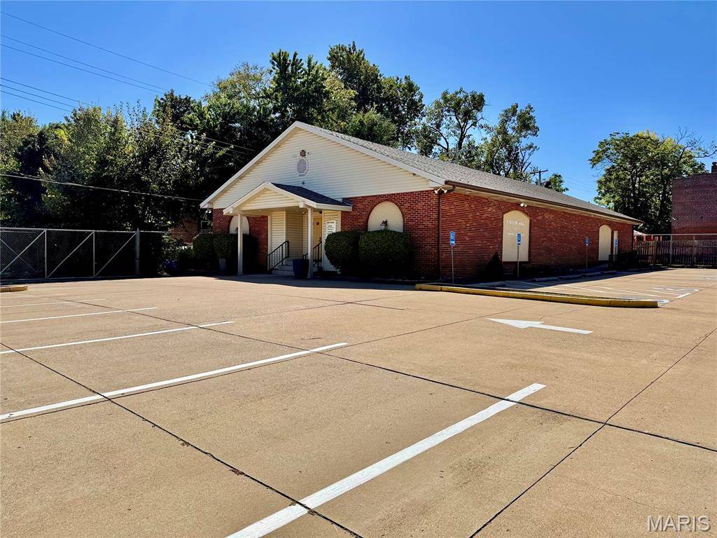 2428 N Grand Boulevard, St Louis, MO 63106