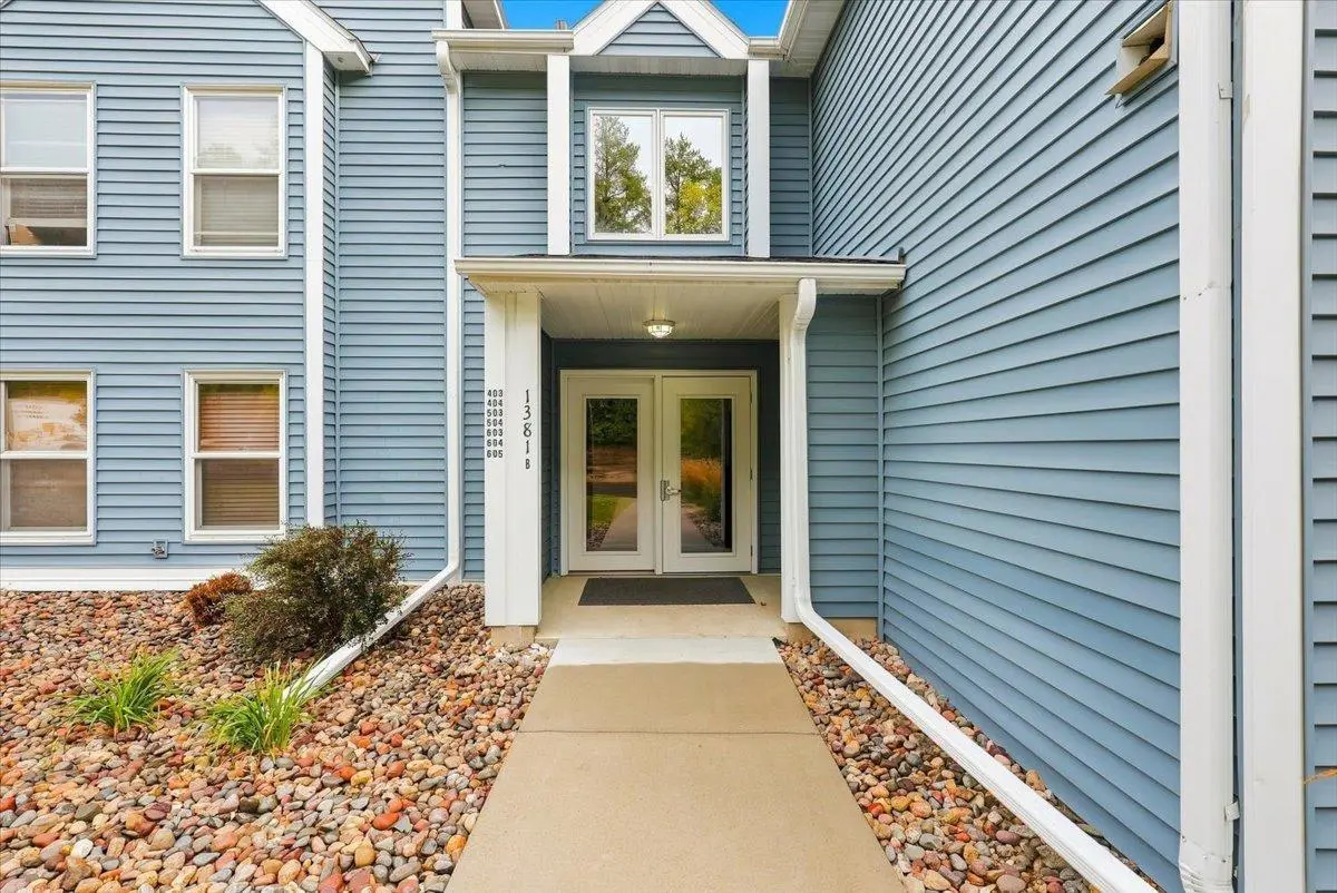 1381 Berry Ridge RD #404, Eagan, MN 55123