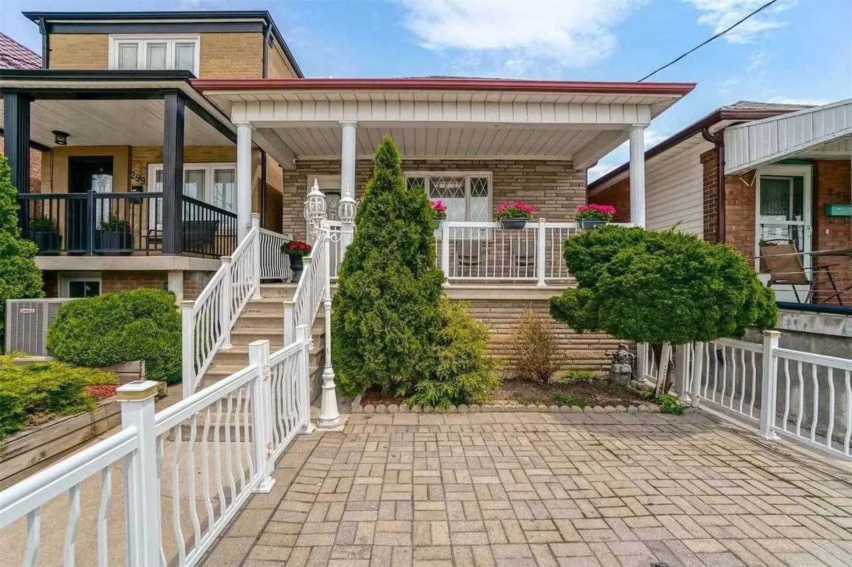 297 Gilbert AVE, Toronto W03, ON M6E 4W8