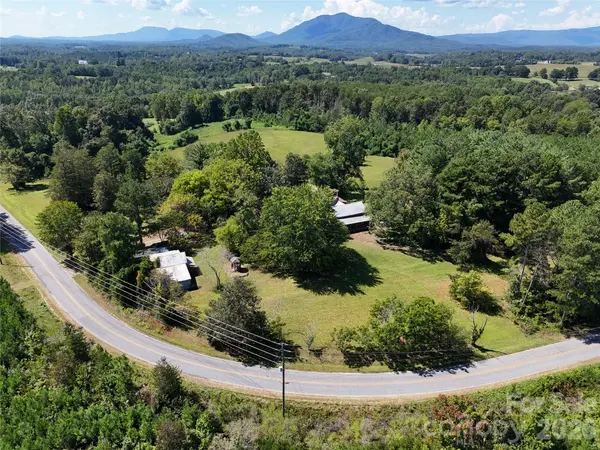 2125 Whiteside RD, Mill Spring, NC 28756